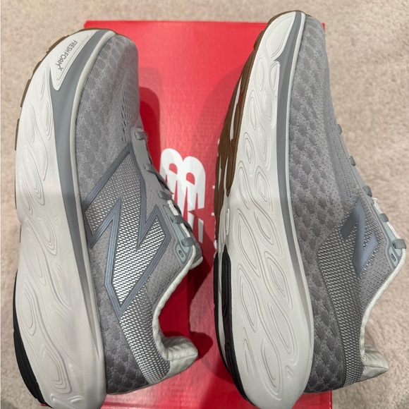 NIB New Balance Fresh Foam X 1080 v14 in Gray and White - Picture 4 of 8